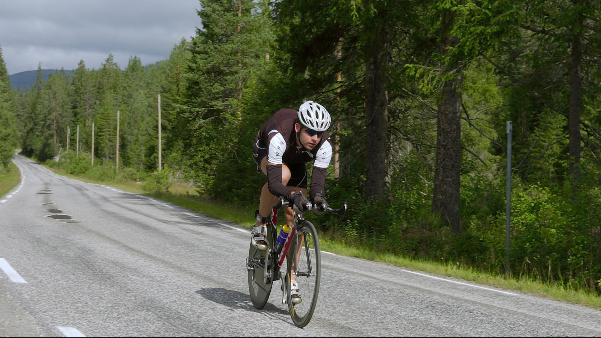 德甲：拜仁3-1击败科隆，莱万梅开二度领跑射手榜，德甲拜仁第一